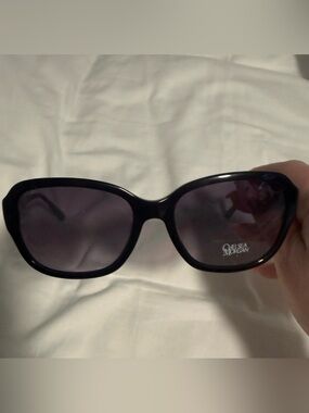 Chelsea Morgan round Sunglasses/Glasses Black with light green sides! NWT